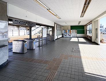 �R�z�� �c�z�{�w