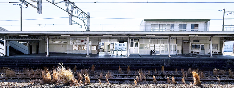 �R�z�� �c�z�{�w