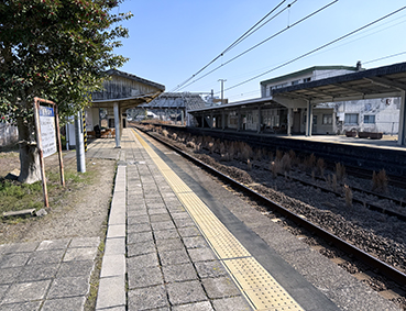 �R�z�� �c�z�{�w