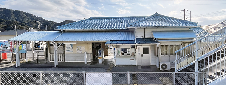 ���[�� �l���J�w