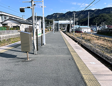 ���[�� �l���J�w