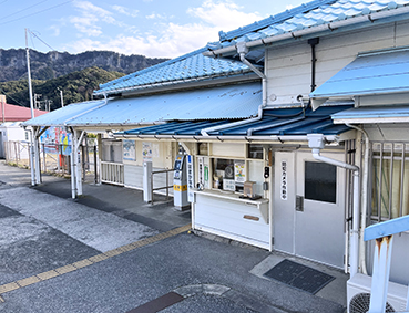 ���[�� �l���J�w