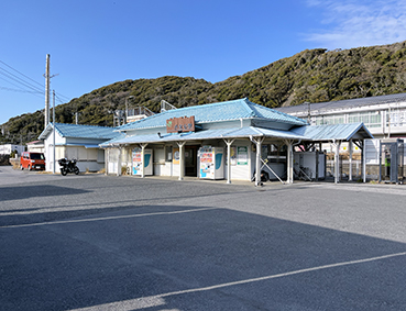 ���[�� �l���J�w