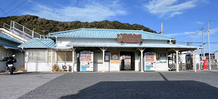 ���[�� �l���J�w