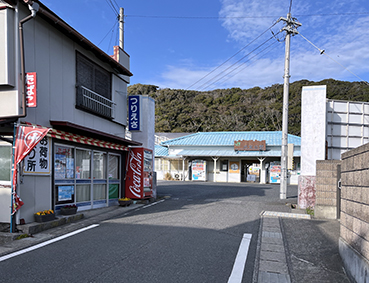 ���[�� �l���J�w