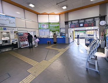 �\�]�� �ω����w