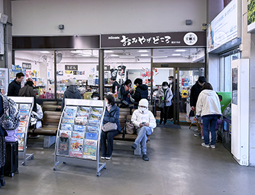 �\�]�� �ω����w