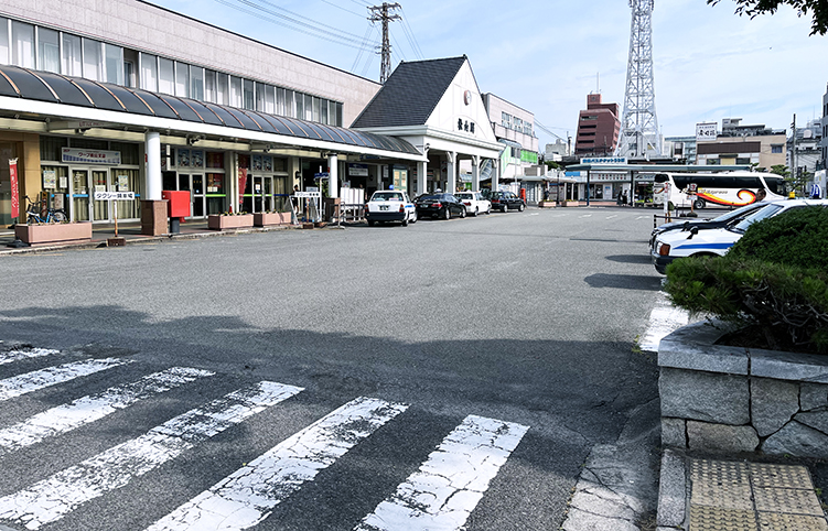 �\�]�� ���R�w ���w