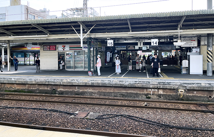 �\�]�� ���R�w ���w