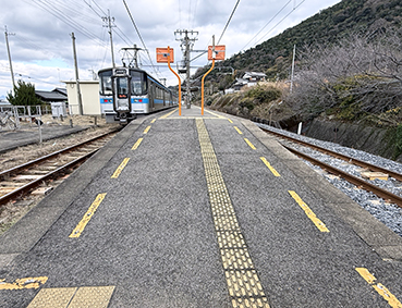 �\�]�� ���Y�w