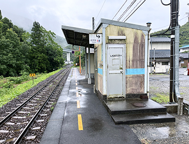 �\�]�� �����w