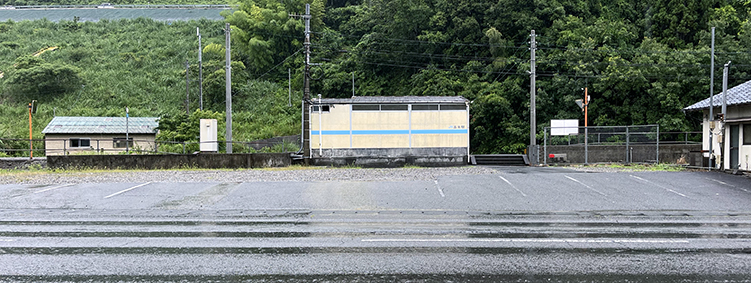 �\�]�� �����w