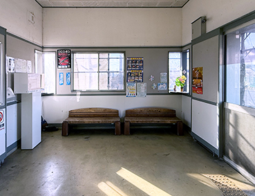 ������ �]�򔒒��w