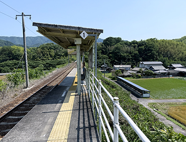 �y�]�� ����w