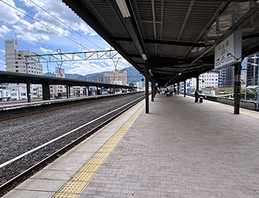 ���L�� �ʕ{�w