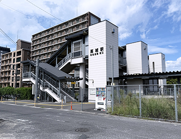 ���L�� ����w